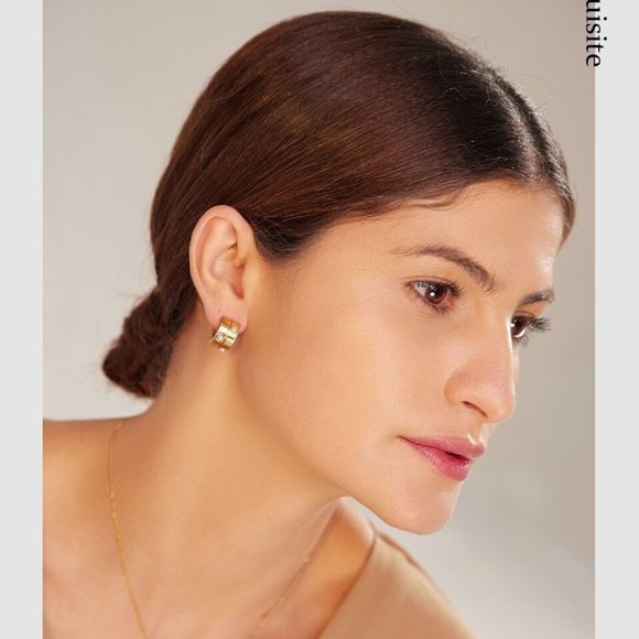 New 18K Gold Plated Pearl Hoop Earrings - Picture 3 of 6